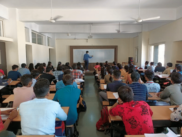 President Science College Ahmedabad Classroom photo 4